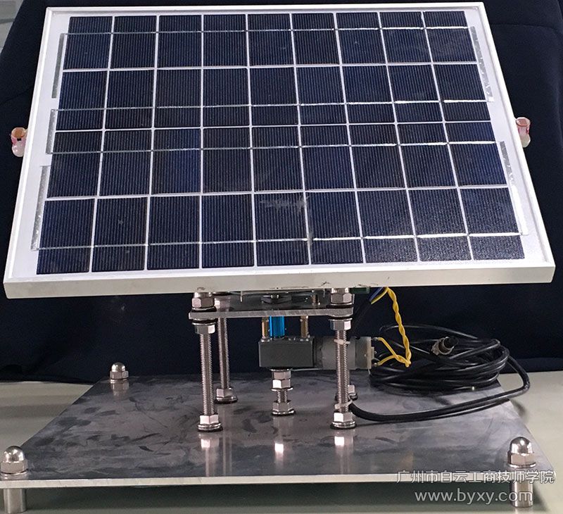 正面太陽(yáng)能板.jpg